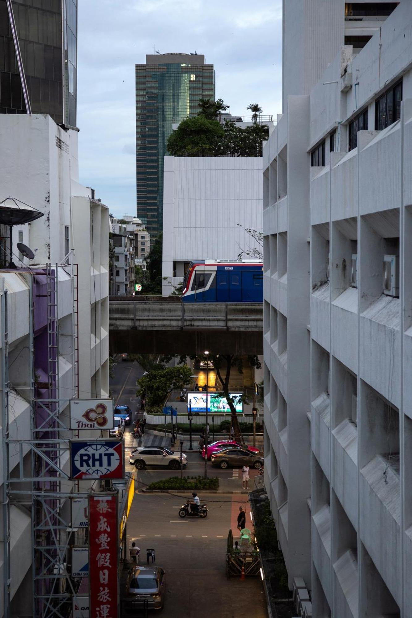 Отель Nantra Silom Бангкок Экстерьер фото